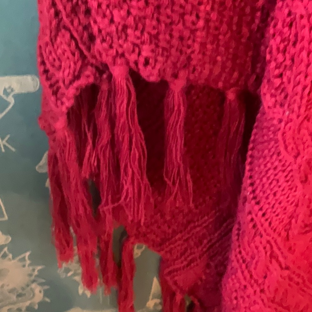 Red poncho - Picture 3 of 4